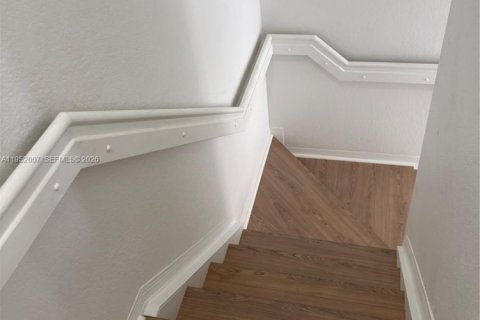 Condominio en alquiler en Miami, Florida, 2 dormitorios, 112.04 m2 № 2006636 - foto 11