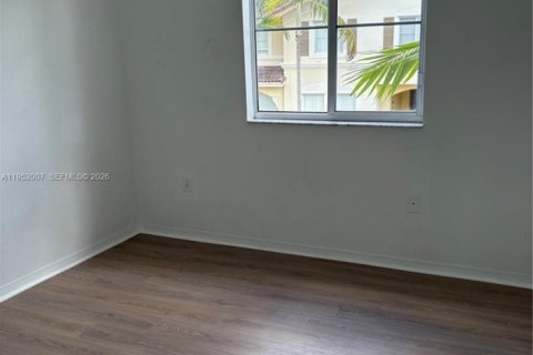 Condominio en alquiler en Miami, Florida, 2 dormitorios, 112.04 m2 № 2006636 - foto 13