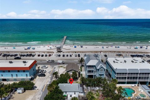 House in Bradenton Beach, Florida 2 bedrooms, 107.77 sq.m. № 1826765 - photo 3