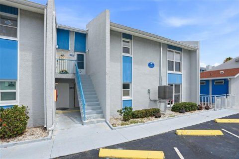 Condominio en Madeira Beach, Florida, 2 dormitorios № 2102549
