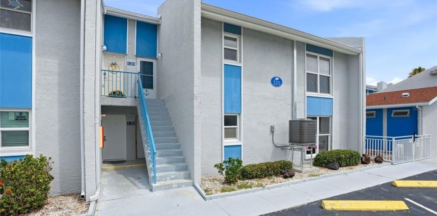 Condo à Madeira Beach, Floride, 2 chambres  № 2102549