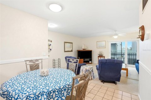 Copropriété à vendre à Madeira Beach, Floride: 2 chambres, 85.01 m2 № 2102549 - photo 9