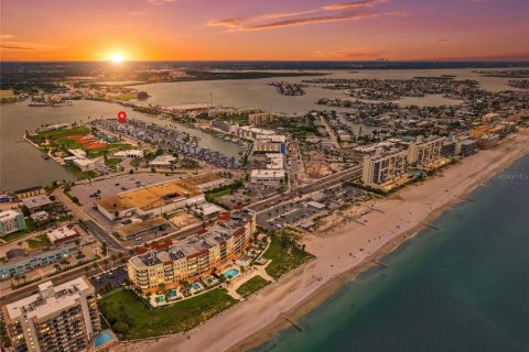 Copropriété à vendre à Madeira Beach, Floride: 2 chambres, 85.01 m2 № 2102549 - photo 2