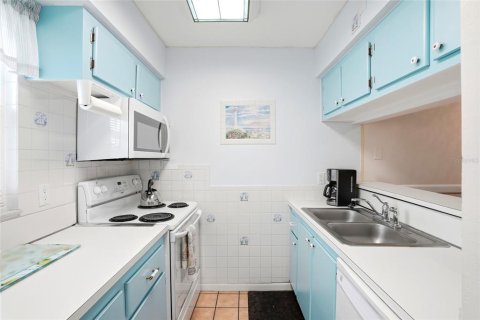 Copropriété à vendre à Madeira Beach, Floride: 2 chambres, 85.01 m2 № 2102549 - photo 11