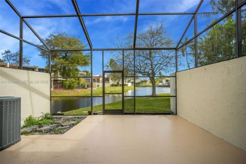 Купить таунхаус в Майами, Флорида 3 спальни, 159.42м2, № 2036206 - фото 25