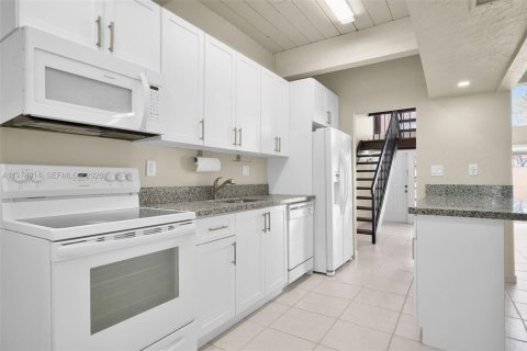 Купить таунхаус в Майами, Флорида 3 спальни, 159.42м2, № 2036206 - фото 7