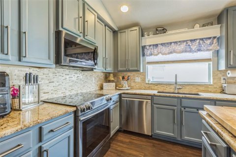 House in Wesley Chapel, Florida 4 bedrooms, 202.99 sq.m. № 1782547 - photo 6