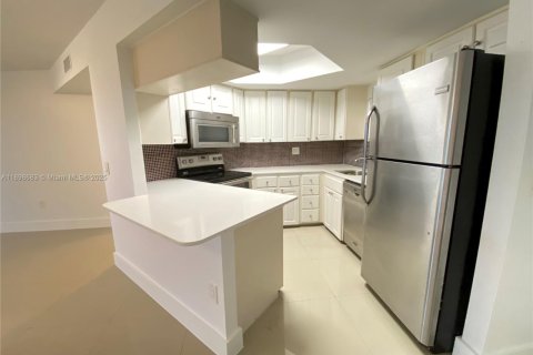 Condominio en alquiler en Doral, Florida, 1 dormitorio, 75.25 m2 № 1954677 - foto 13