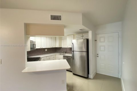 Condominio en alquiler en Doral, Florida, 1 dormitorio, 75.25 m2 № 1954677 - foto 12