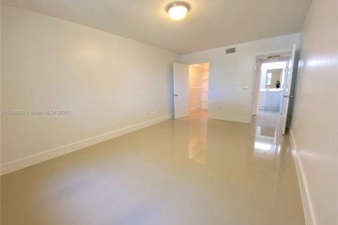 Condominio en alquiler en Doral, Florida, 1 dormitorio, 75.25 m2 № 1954677 - foto 16