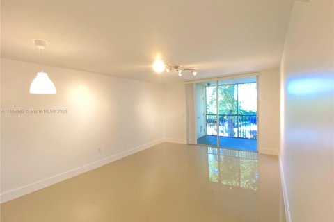 Condominio en alquiler en Doral, Florida, 1 dormitorio, 75.25 m2 № 1954677 - foto 5