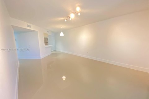 Condominio en alquiler en Doral, Florida, 1 dormitorio, 75.25 m2 № 1954677 - foto 3