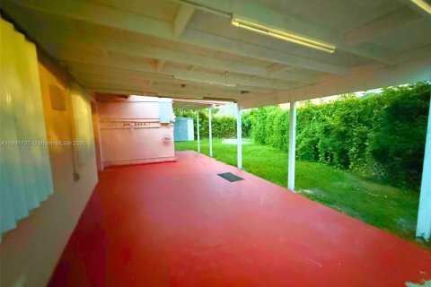 Villa ou maison à vendre à Miami, Floride: 3 chambres, 128.58 m2 № 1943663 - photo 22