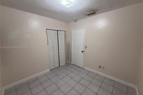 Villa ou maison à vendre à Miami, Floride: 3 chambres, 128.58 m2 № 1943663 - photo 11