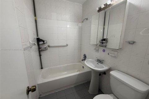 Villa ou maison à vendre à Miami, Floride: 3 chambres, 128.58 m2 № 1943663 - photo 14