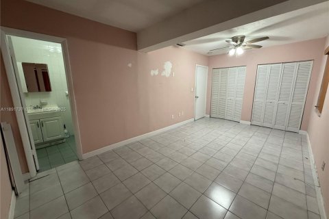 Villa ou maison à vendre à Miami, Floride: 3 chambres, 128.58 m2 № 1943663 - photo 16