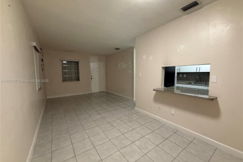 Villa ou maison à vendre à Miami, Floride: 3 chambres, 128.58 m2 № 1943663 - photo 8