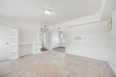 House in Orlando, Florida 3 bedrooms, 89.19 sq.m. № 1811086 - photo 19