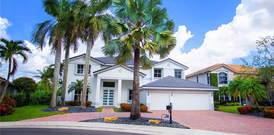 House in Weston, Florida 6 bedrooms, 495.08 sq.m. № 1231294