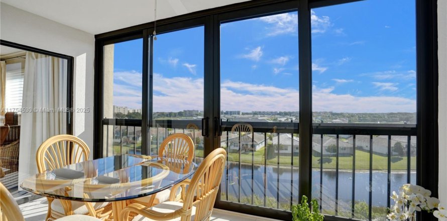 Кондоминиум с 2 спальнями в Делрей-Бич, Флорида № 1981869