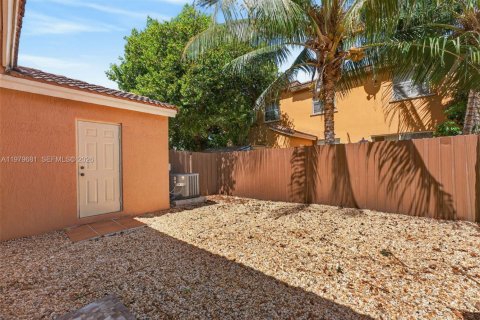 Townhouse in Homestead, Florida 3 bedrooms, 128.02 sq.m. № 2050102 - photo 13