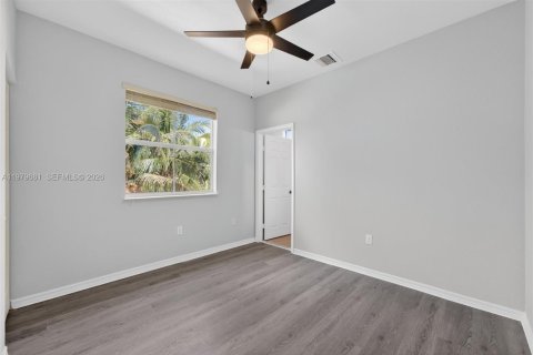 Townhouse in Homestead, Florida 3 bedrooms, 128.02 sq.m. № 2050102 - photo 15