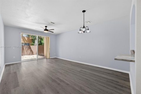 Townhouse in Homestead, Florida 3 bedrooms, 128.02 sq.m. № 2050102 - photo 5