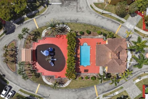 Townhouse in Homestead, Florida 3 bedrooms, 128.02 sq.m. № 2050102 - photo 22