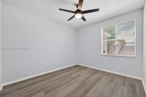 Townhouse in Homestead, Florida 3 bedrooms, 128.02 sq.m. № 2050102 - photo 11