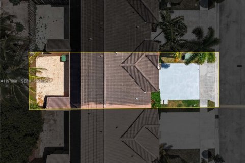 Townhouse in Homestead, Florida 3 bedrooms, 128.02 sq.m. № 2050102 - photo 21