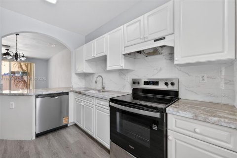 Townhouse in Homestead, Florida 3 bedrooms, 128.02 sq.m. № 2050102 - photo 9