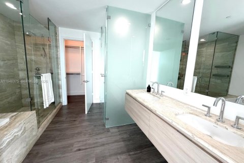 Condo in Miami, Florida, 1 bedroom  № 2052952 - photo 15