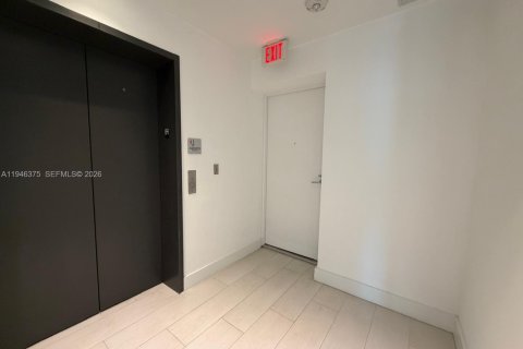 Condo in Miami, Florida, 1 bedroom  № 2052952 - photo 10