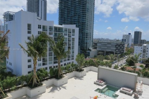 Condo in Miami, Florida, 1 bedroom  № 2052952 - photo 25