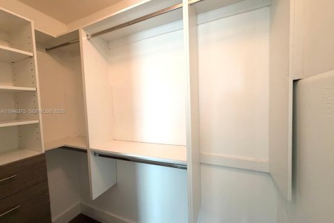 Condo in Miami, Florida, 1 bedroom  № 2052952 - photo 12