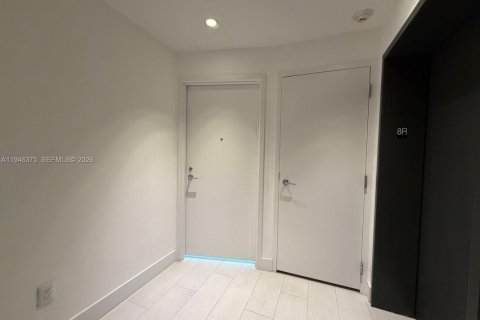 Condo in Miami, Florida, 1 bedroom  № 2052952 - photo 9