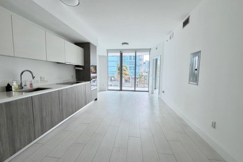 Condo in Miami, Florida, 1 bedroom  № 2052952 - photo 6