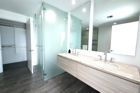 Condo in Miami, Florida, 1 bedroom  № 2052952 - photo 16