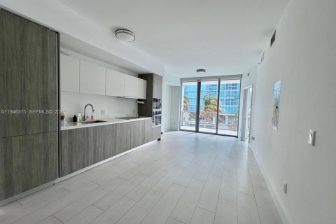 Condo in Miami, Florida, 1 bedroom  № 2052952 - photo 2