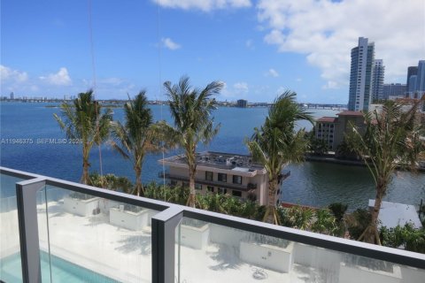 Condo in Miami, Florida, 1 bedroom  № 2052952 - photo 23