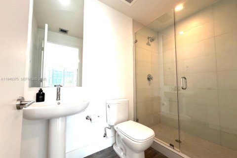 Condo in Miami, Florida, 1 bedroom  № 2052952 - photo 14