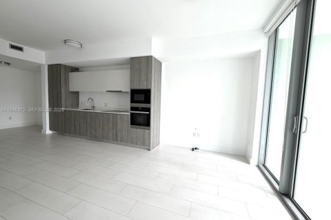 Condo in Miami, Florida, 1 bedroom  № 2052952 - photo 4