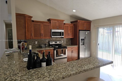 House in Pembroke Pines, Florida 3 bedrooms, 125.14 sq.m. № 1952824 - photo 26