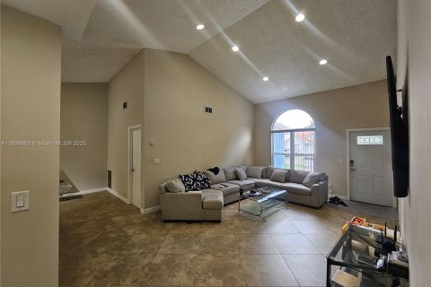 House in Pembroke Pines, Florida 3 bedrooms, 125.14 sq.m. № 1952824 - photo 24