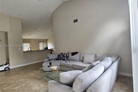 House in Pembroke Pines, Florida 3 bedrooms, 125.14 sq.m. № 1952824 - photo 25