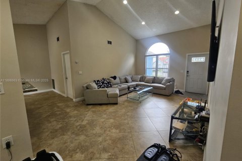 House in Pembroke Pines, Florida 3 bedrooms, 125.14 sq.m. № 1952824 - photo 27