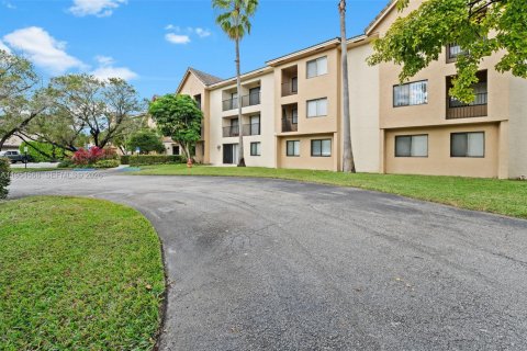Condominio en Coral Springs, Florida, 2 dormitorios  № 2153345