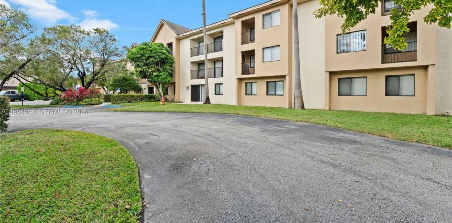 Condominio en Coral Springs, Florida, 2 dormitorios № 2153345