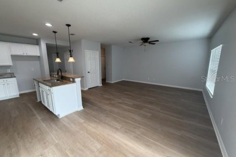 House in Kissimmee, Florida 5 bedrooms, 258.73 sq.m. № 2203247 - photo 12