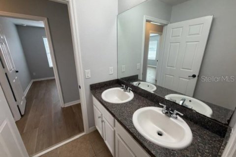 House in Kissimmee, Florida 5 bedrooms, 258.73 sq.m. № 2203247 - photo 17